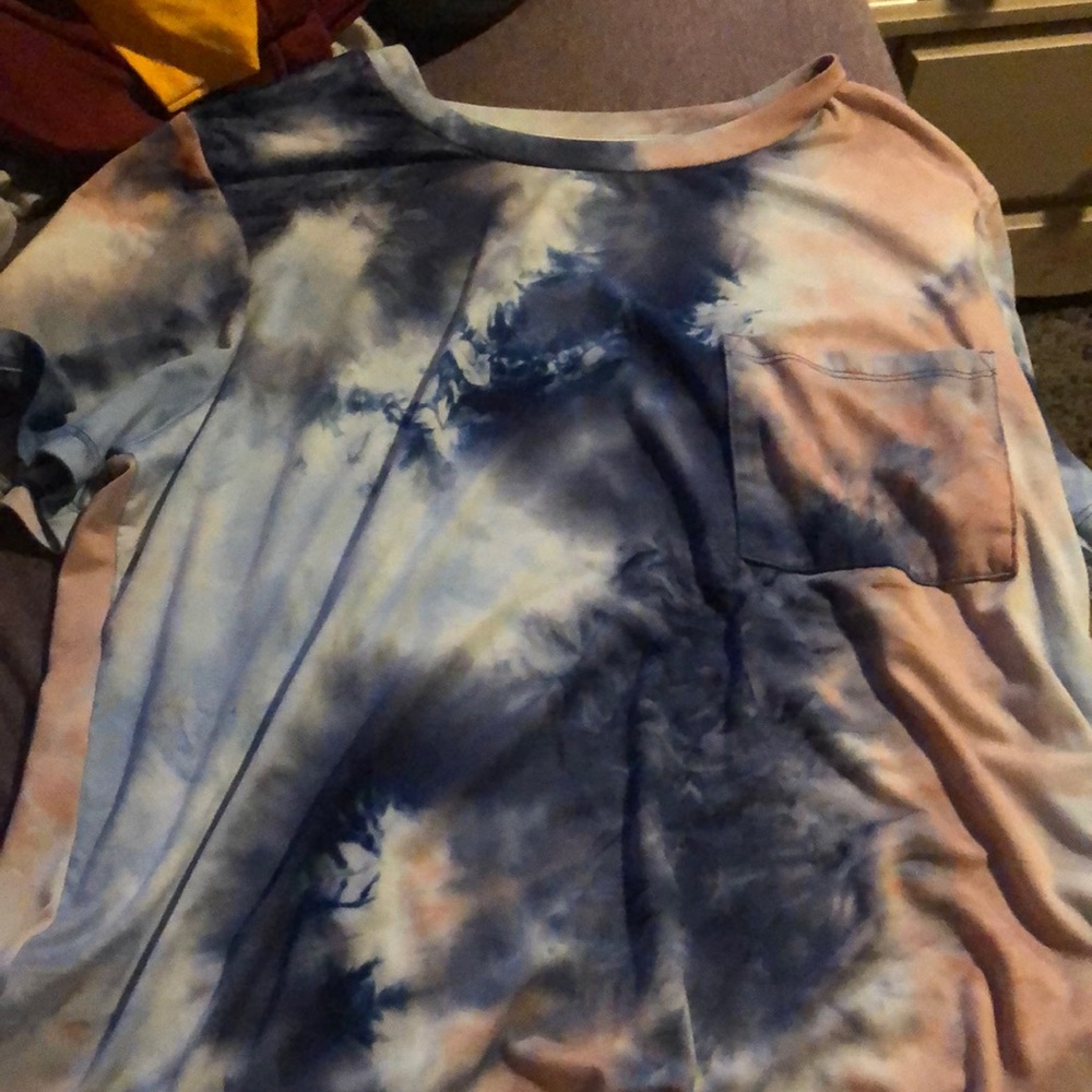 I’m selling a tie dye shirt